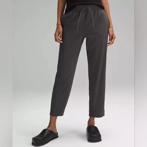 Lululemon Tapered Mid Rise Pant 7/8 length luxtreme Size L Graphite Grey